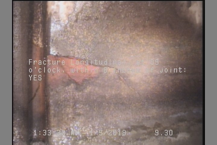 Fracture Longitudinal, at 09 o'clock, within 8 inches of joint: YES