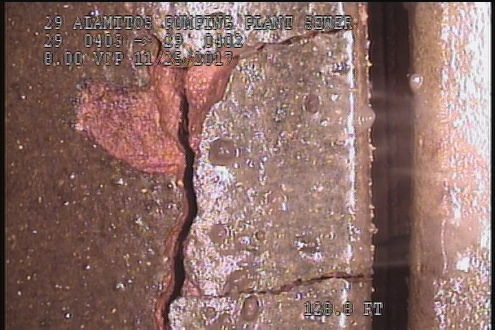 Crack Circumferential, from 09 to 03 o'clock, within 8 inches of joint: YES