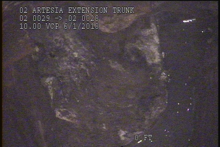 Deposits Attached Grease, 25 %of cross sectional area, from 04 to 08 o'clock, , within 8 inches of joint: NO - BOTTOM OF MH