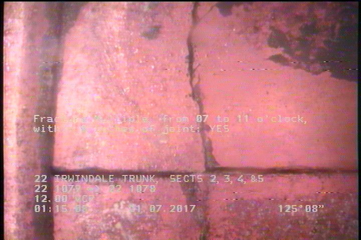 Fracture Multiple, from 07 to 11 o'clock, within 8 inches of joint: YES