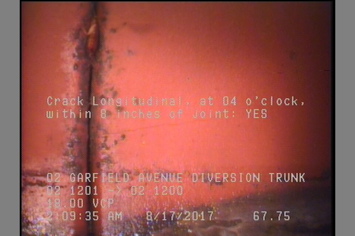 Crack Longitudinal, at 04 o'clock, within 8 inches of joint: YES