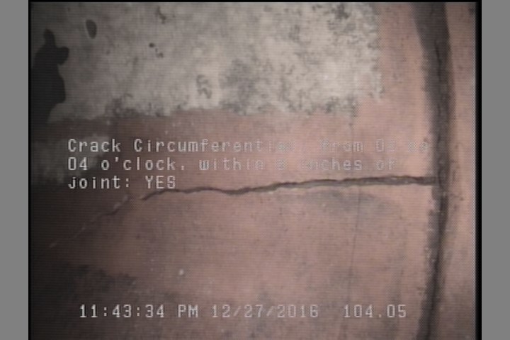 Crack Circumferential, from 02 to 04 o'clock, within 8 inches of joint: YES