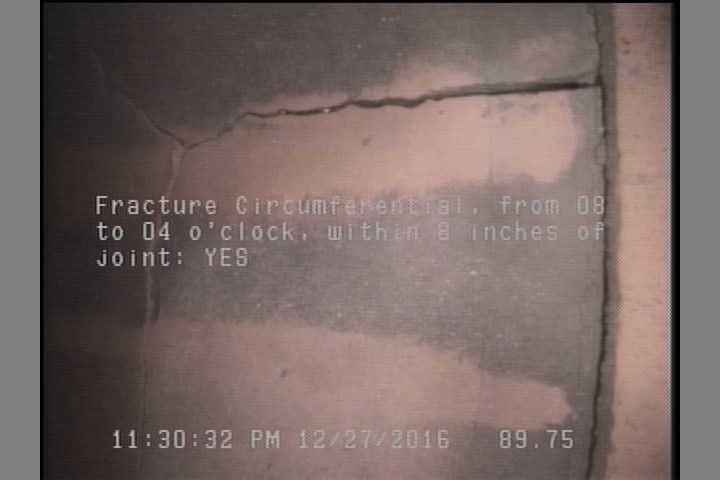 Fracture Circumferential, from 08 to 04 o'clock, within 8 inches of joint: YES