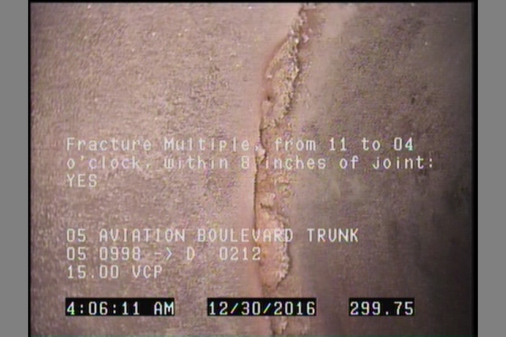 Fracture Multiple, from 11 to 04 o'clock, within 8 inches of joint: YES