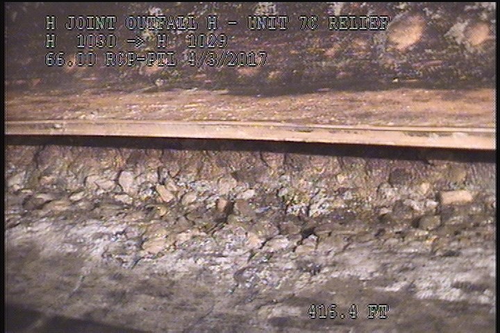 Surface Aggregate Missing, at 05 o'clock, within 8 inches of joint: NO - PEELED UP LINER