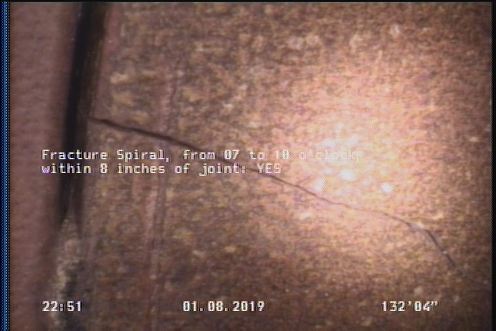Fracture Spiral, from 07 to 10 o'clock, within 8 inches of joint: YES