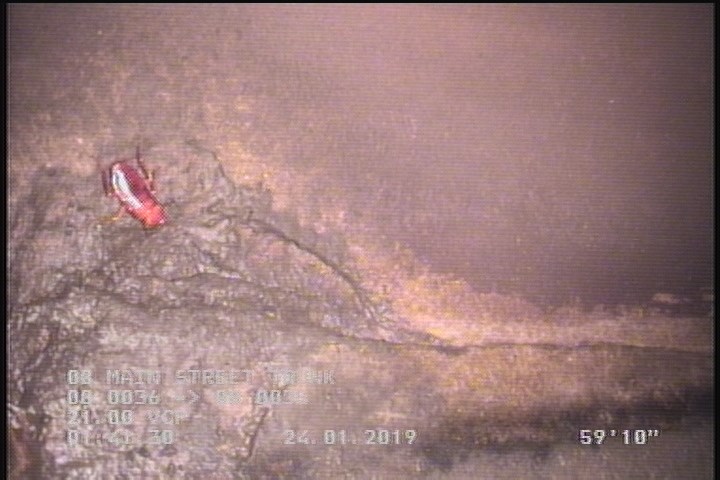 Fracture Multiple, from 07 to 05 o'clock, within 8 inches of joint: YES