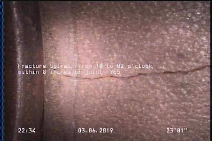 Fracture Spiral, from 10 to 02 o'clock, within 8 inches of joint: YES