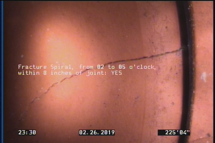 Fracture Spiral, from 02 to 05 o'clock, within 8 inches of joint: YES