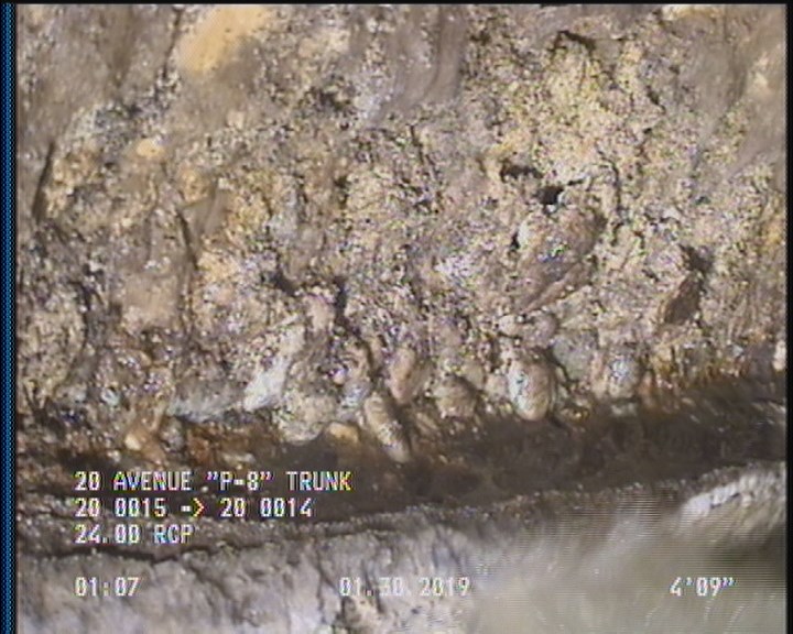 Surface Aggregate Projecting, from 08 to 04 o'clock, within 8 inches of joint: YES, Start