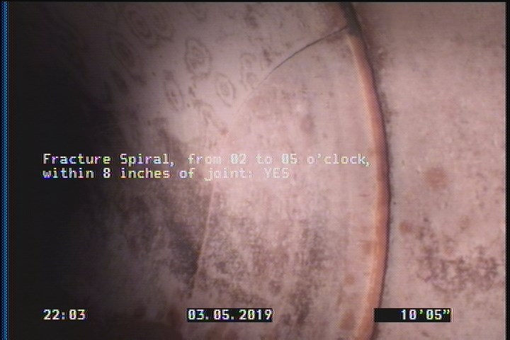 Fracture Spiral, from 02 to 05 o'clock, within 8 inches of joint: YES