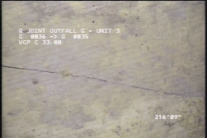 Fracture Longitudinal, at 12 o'clock, within 8 inches of joint: YES, - SLIGHT
