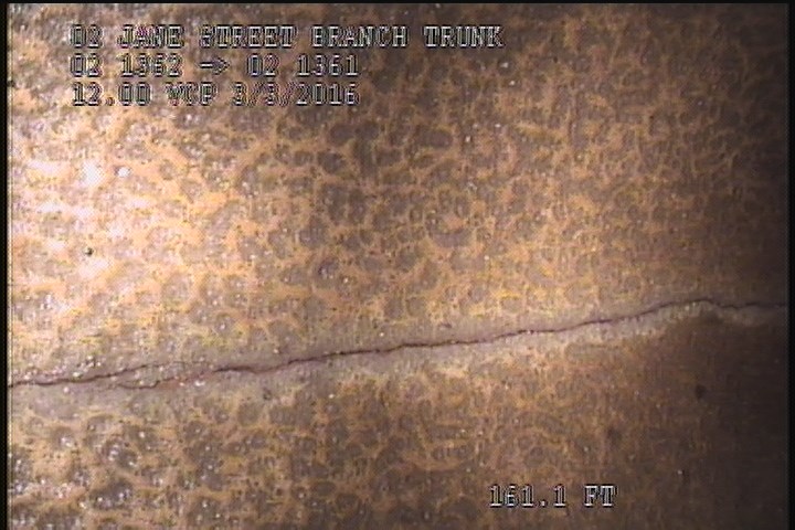 Fracture Spiral, from 09 to 11 o'clock, within 8 inches of joint: YES, Start - SLIGHT