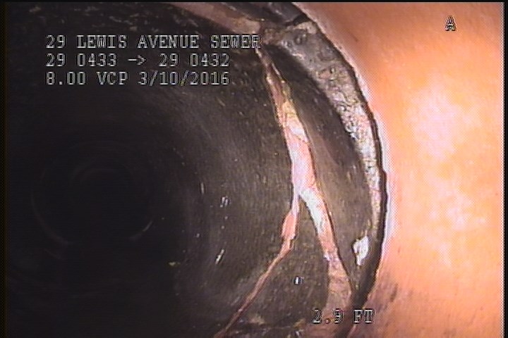 Fracture Multiple, from 08 to 04 o'clock, within 8 inches of joint: YES