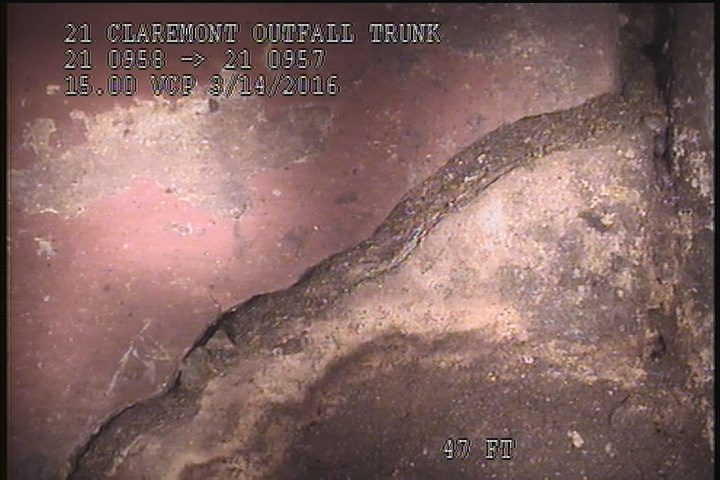 Broken Soil Visible, from 04 to 08 o'clock, within 8 inches of joint: YES - SEVERE