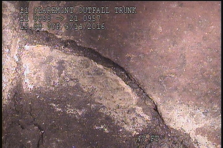 Broken Soil Visible, from 04 to 08 o'clock, within 8 inches of joint: YES - SEVERE