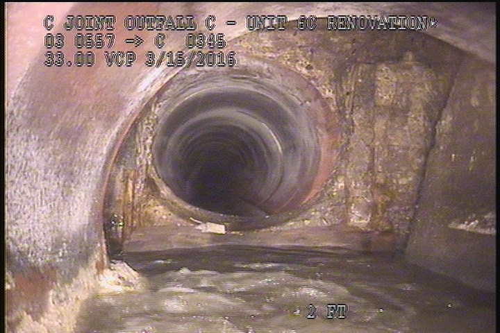 General Observation - ACTIVE CONN. INSIDE THE MH. C 345 @ 12 O'CLOCK