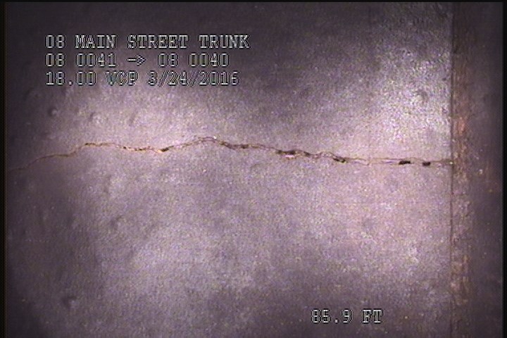 Fracture Multiple, from 11 to 02 o'clock, within 8 inches of joint: YES