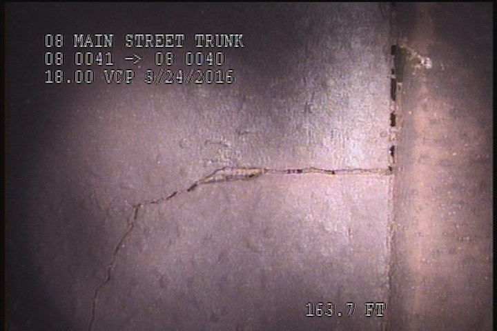 Fracture Multiple, from 01 to 04 o'clock, within 8 inches of joint: YES