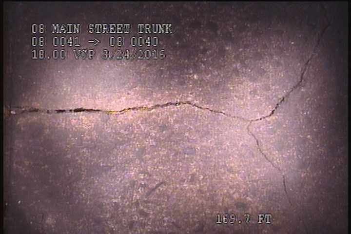 Fracture Multiple, from 08 to 04 o'clock, within 8 inches of joint: YES
