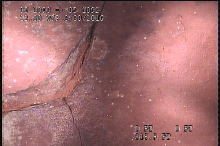 Fracture Multiple, from 08 to 04 o'clock, within 8 inches of joint: YES - SLIGHT
