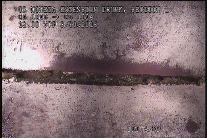 Broken Soil Visible, from 12 to 04 o'clock, within 8 inches of joint: YES - MODERATE FRACTURE