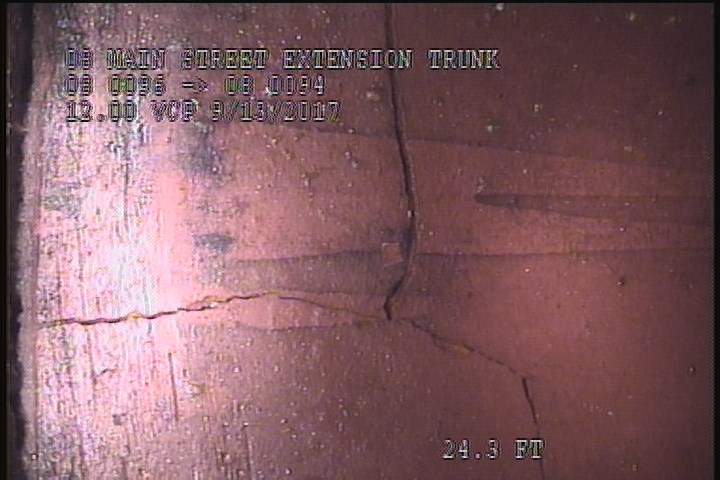 Fracture Multiple, from 10 to 01 o'clock, within 8 inches of joint: YES