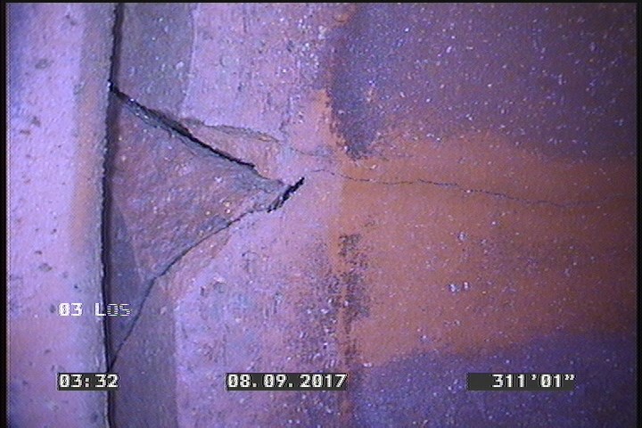 Fracture Multiple, from 08 to 03 o'clock, within 8 inches of joint: YES