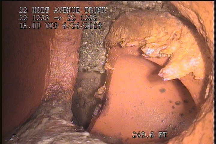 Tap Factory Made Defective, at 02 o'clock, -, within 8 inches of joint: YES, 6" - Active:SOIL VISIBLE SEPERATED CONN