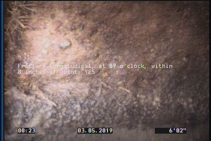 Fracture Longitudinal, at 09 o'clock, within 8 inches of joint: YES