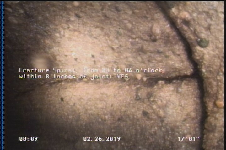 Fracture Spiral, from 03 to 04 o'clock, within 8 inches of joint: YES