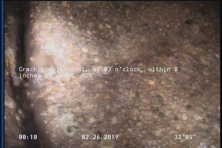 Crack Longitudinal, at 03 o'clock, within 8 inches of joint: YES