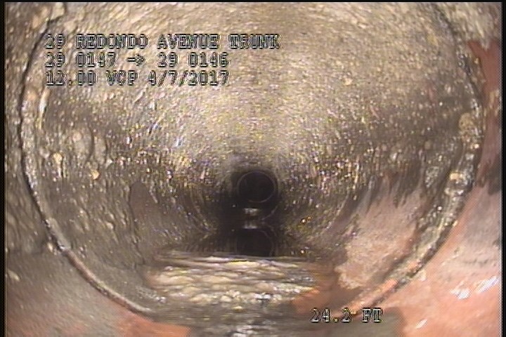 Tap Factory Made Active, at 09 o'clock, -, within 8 inches of joint: YES, 4" - 20% GREASE