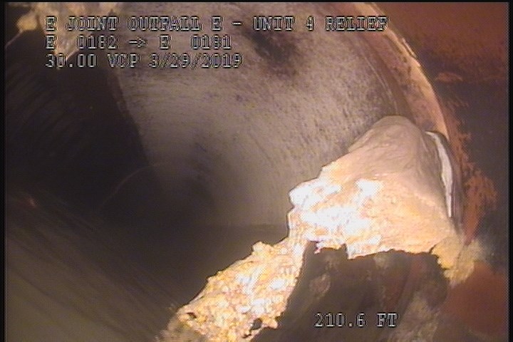 Deposits Attached Other, 15 %of cross sectional area, from 09 to 03 o'clock, , within 8 inches of joint: YES - PAPER & GREASE