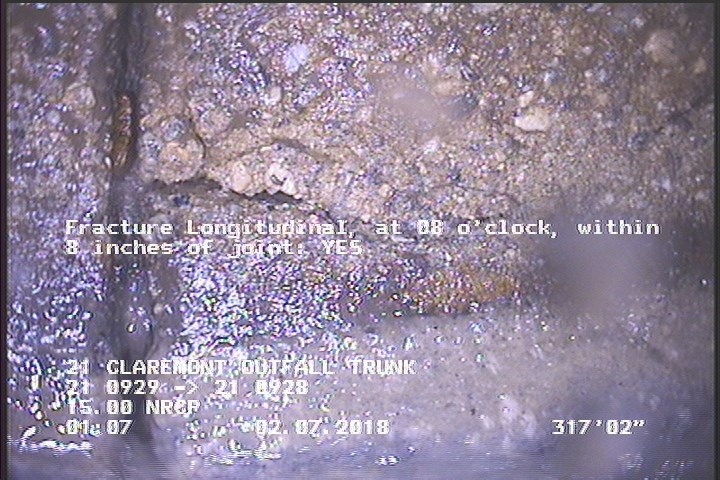 Fracture Longitudinal, at 08 o'clock, within 8 inches of joint: YES