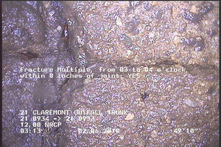 Fracture Multiple, from 03 to 04 o'clock, within 8 inches of joint: YES