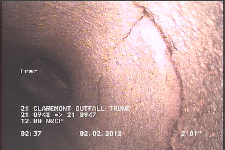 Fracture Spiral, from 01 to 03 o'clock, within 8 inches of joint: YES
