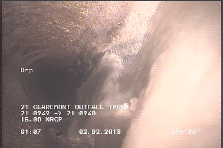 Deposits Attached Ragging, 10 %of cross sectional area, from 05 to 07 o'clock, , within 8 inches of joint: YES