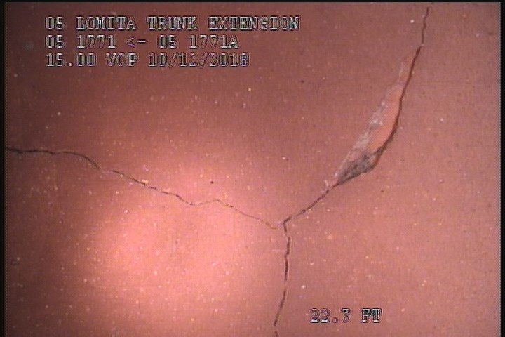 Fracture Multiple, from 08 to 04 o'clock, within 8 inches of joint: YES - SL