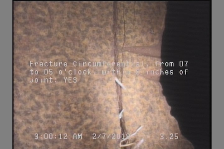 Fracture Circumferential, from 07 to 05 o'clock, within 8 inches of joint: YES