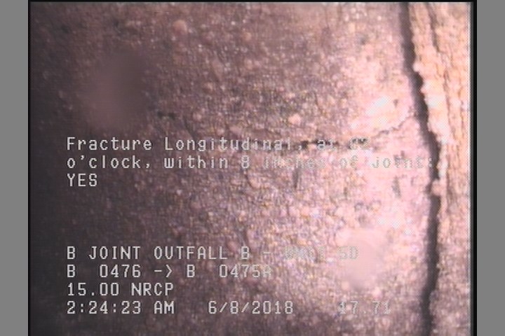 Fracture Longitudinal, at 02 o'clock, within 8 inches of joint: YES