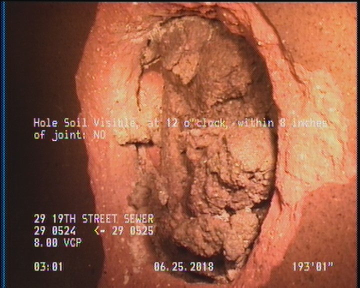 Hole Soil Visible, at 12 o'clock, within 8 inches of joint: NO