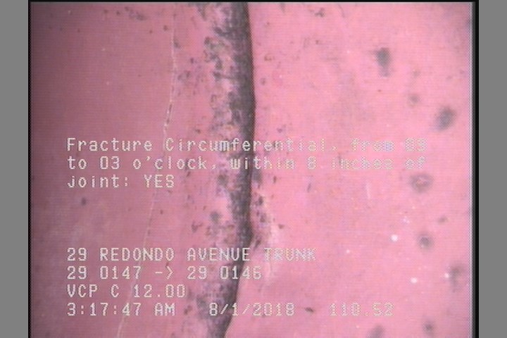 Fracture Circumferential, from 09 to 03 o'clock, within 8 inches of joint: YES