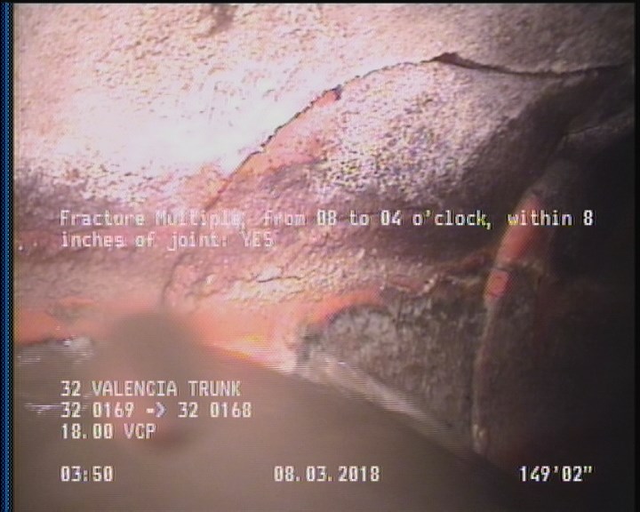 Fracture Multiple, from 08 to 04 o'clock, within 8 inches of joint: YES