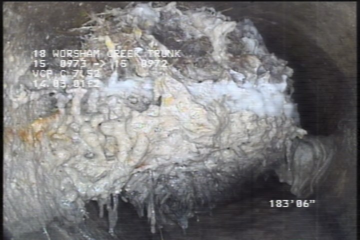 Roots Ball Connection, from 08 to 03 o'clock, 75 %, within 8 inches of joint: NO