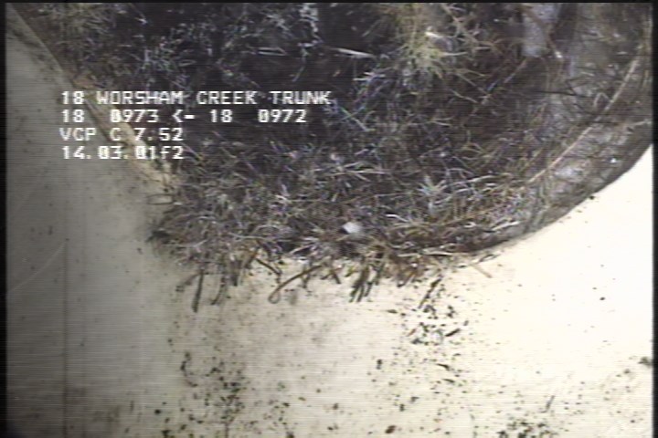 Roots Fine Connection, at 02 o'clock, within 8 inches of joint: NO