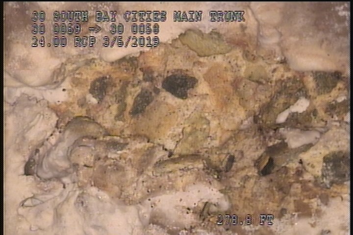 Surface Aggregate Missing, from 01 to 03 o'clock, within 8 inches of joint: NO - SEVERE AGG