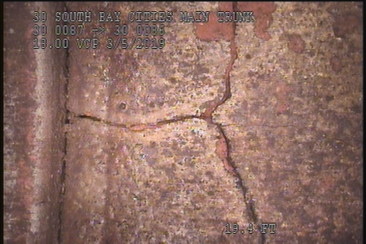 Fracture Multiple, from 08 to 03 o'clock, within 8 inches of joint: YES - SL