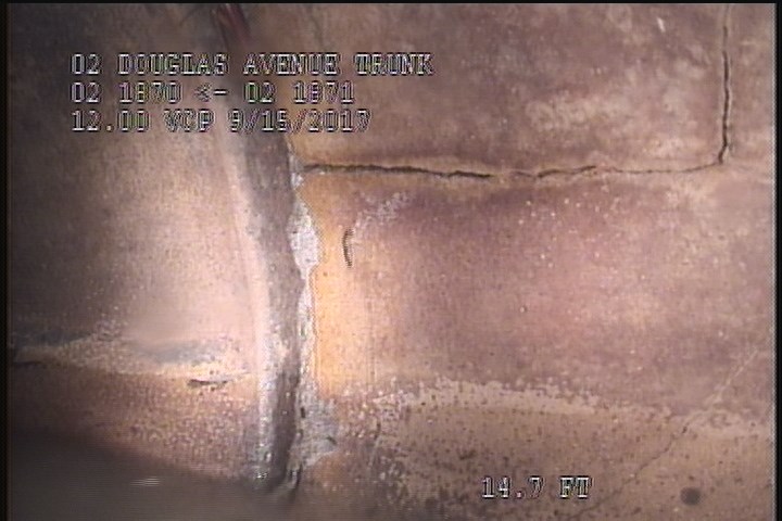Fracture Multiple, from 09 to 04 o'clock, within 8 inches of joint: YES