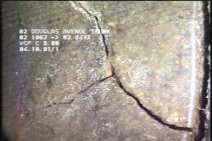 Fracture Multiple, from 09 to 04 o'clock, within 8 inches of joint: YES